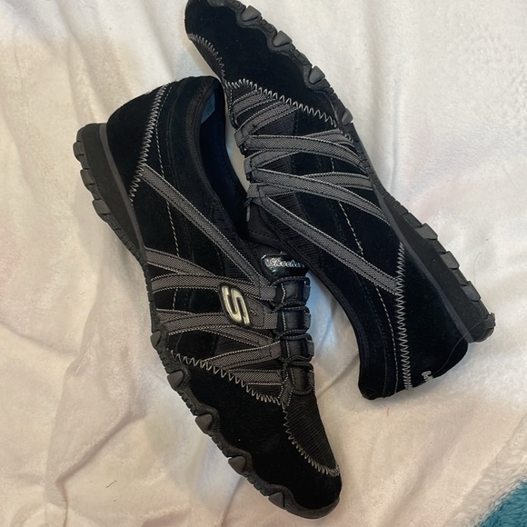 Skechers Women's Black Shoes. Excellent Condition- Worn 3 times. Size 8.5. - Picture 2 of 12